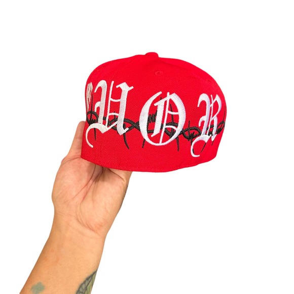 Designer Embroidered Fitted Cap LIQUOR Brand Barbwire Mens 7 1/4 - Picture 3 of 6